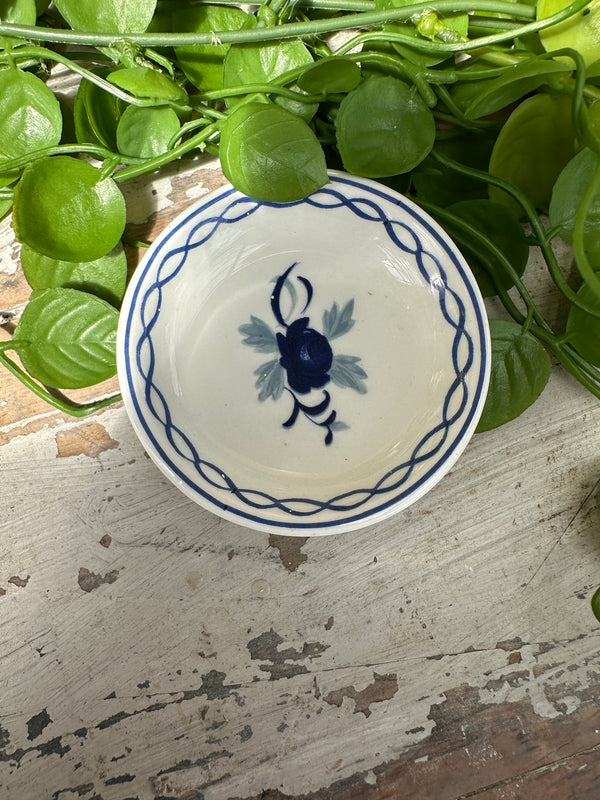 Small blue & white trinket dish