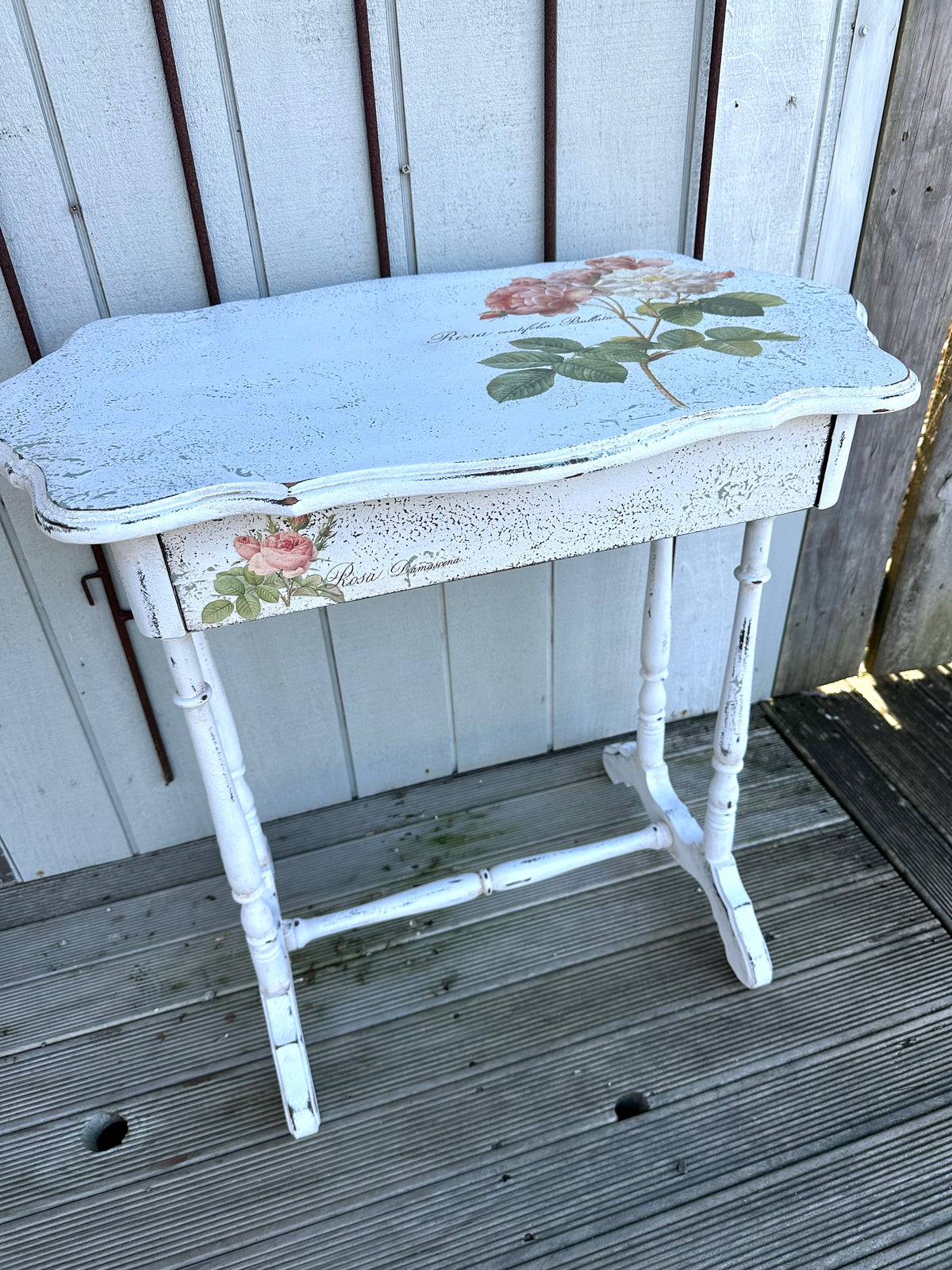 Shabby romantic floral table