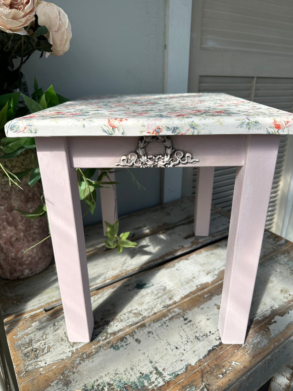 Delicate Rose side table