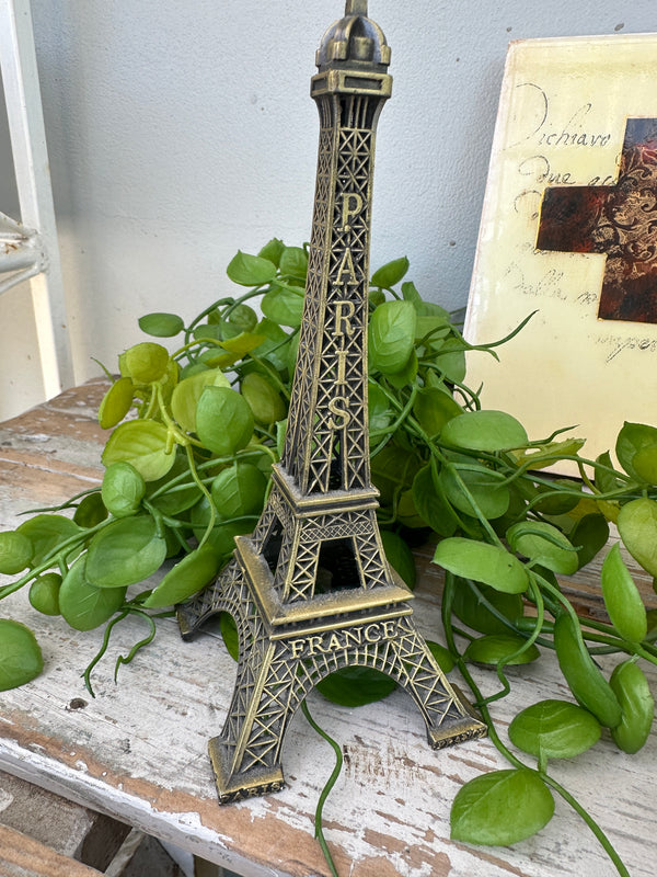 Eiffel Tower statue