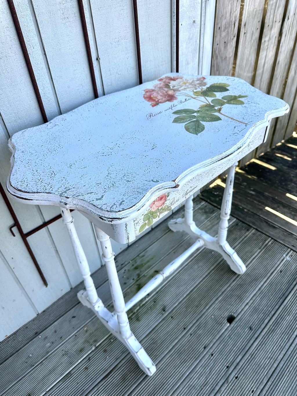 Shabby romantic floral table