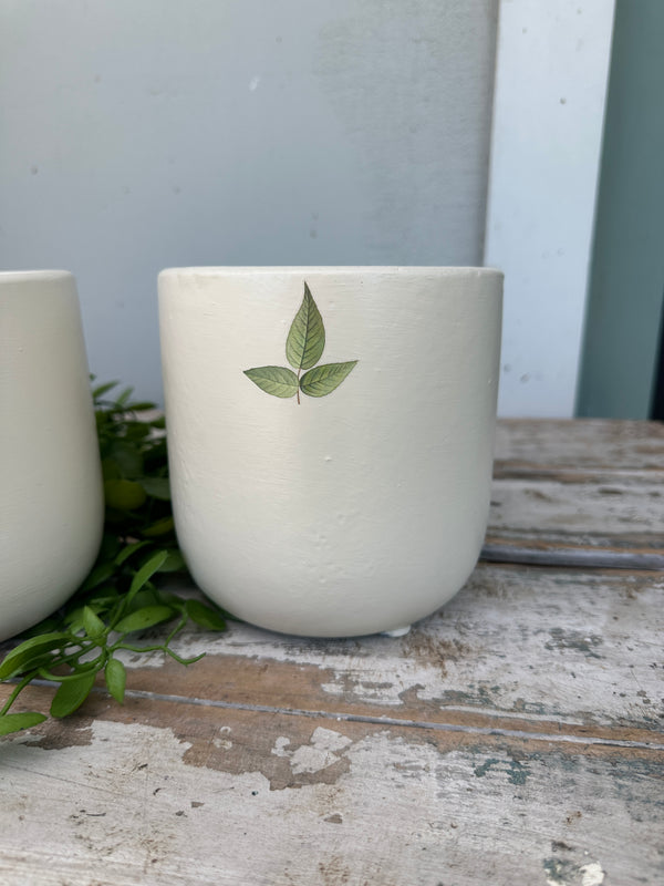 Hand painted Ceramic Pot linen w rose sprig