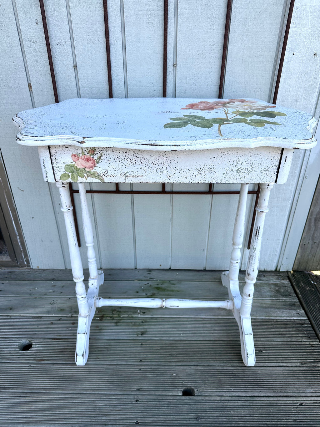 Shabby romantic floral table