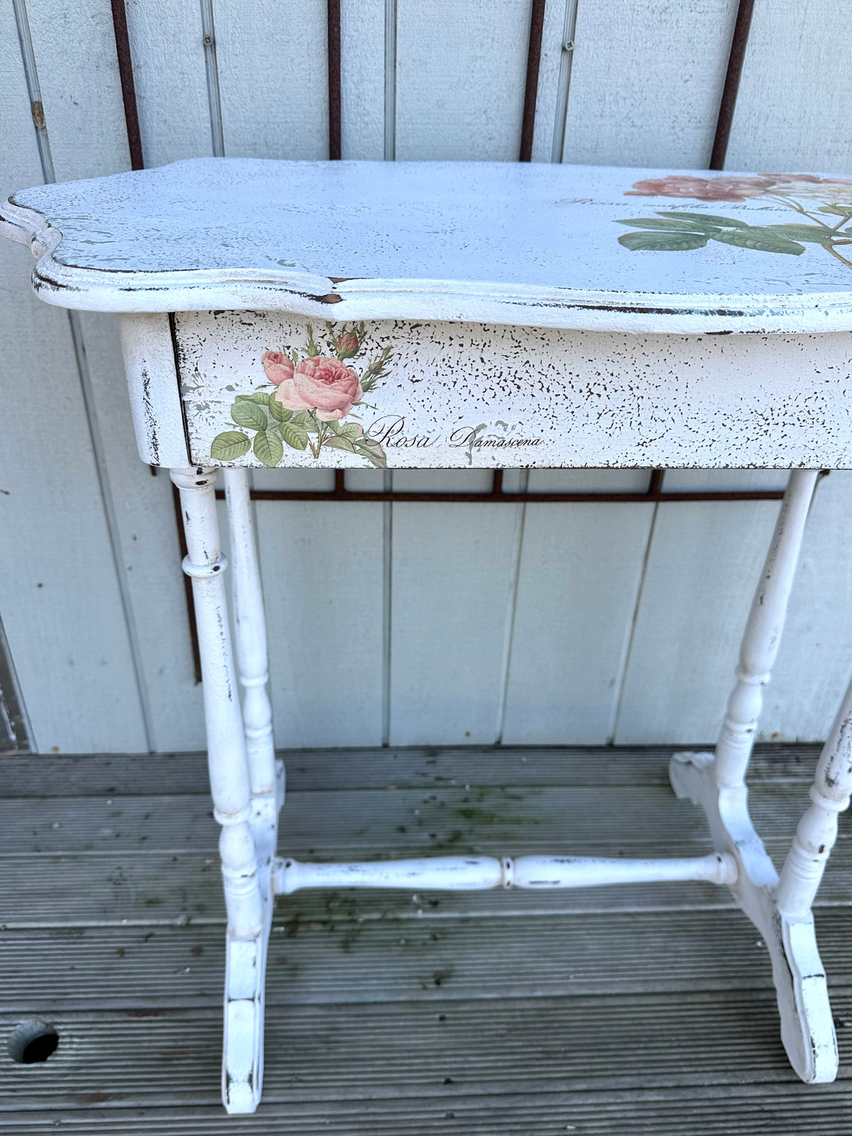 Shabby romantic floral table