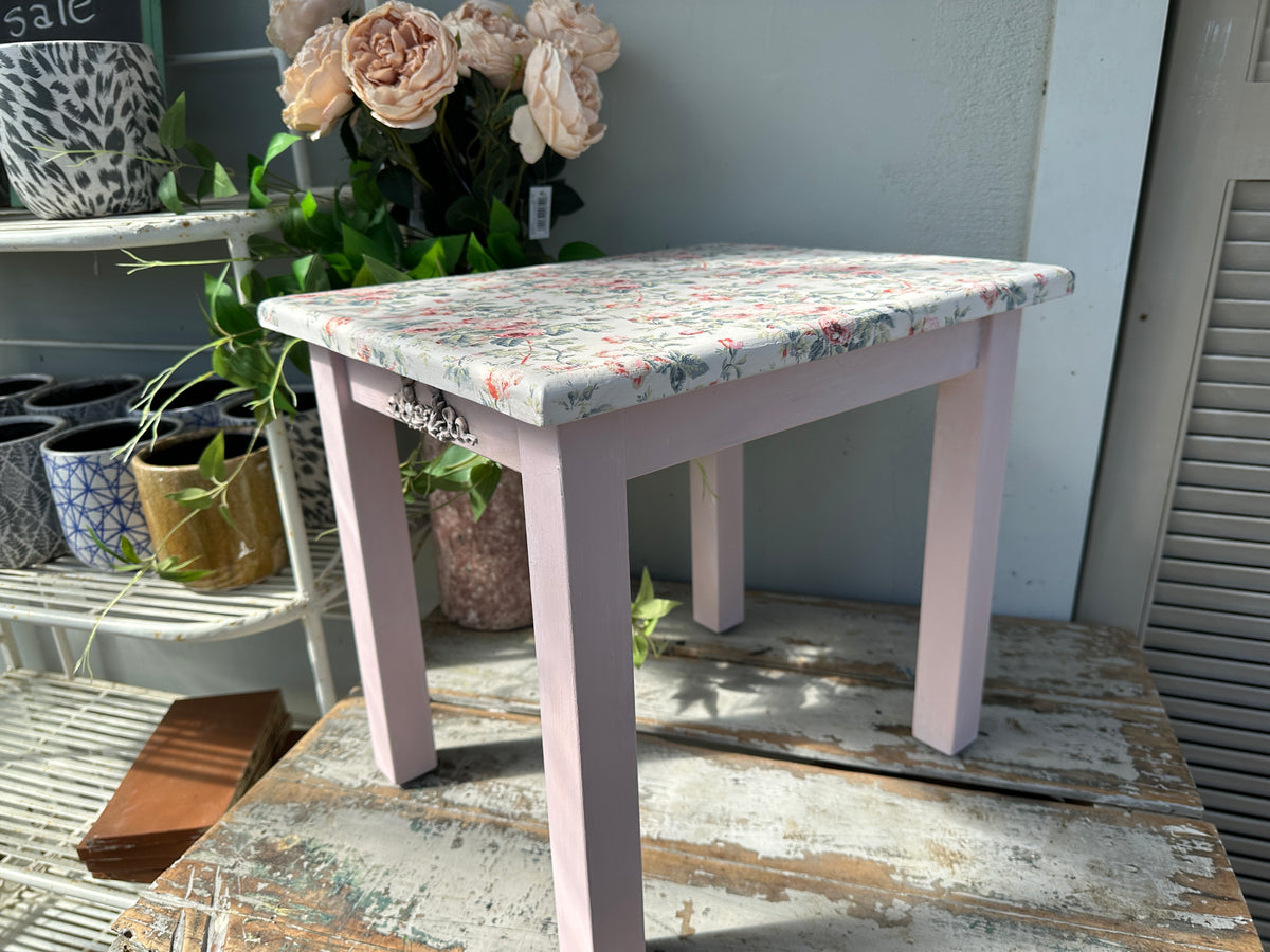 Delicate Rose side table