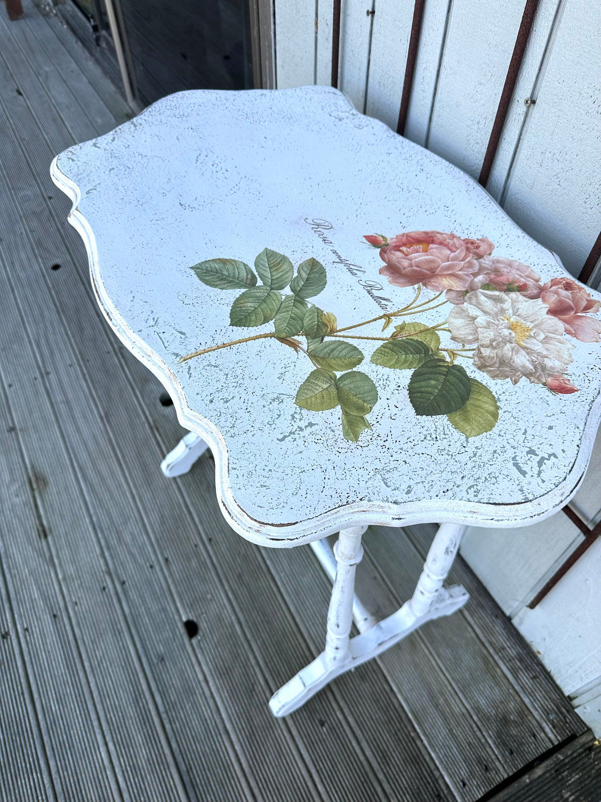 Shabby romantic floral table