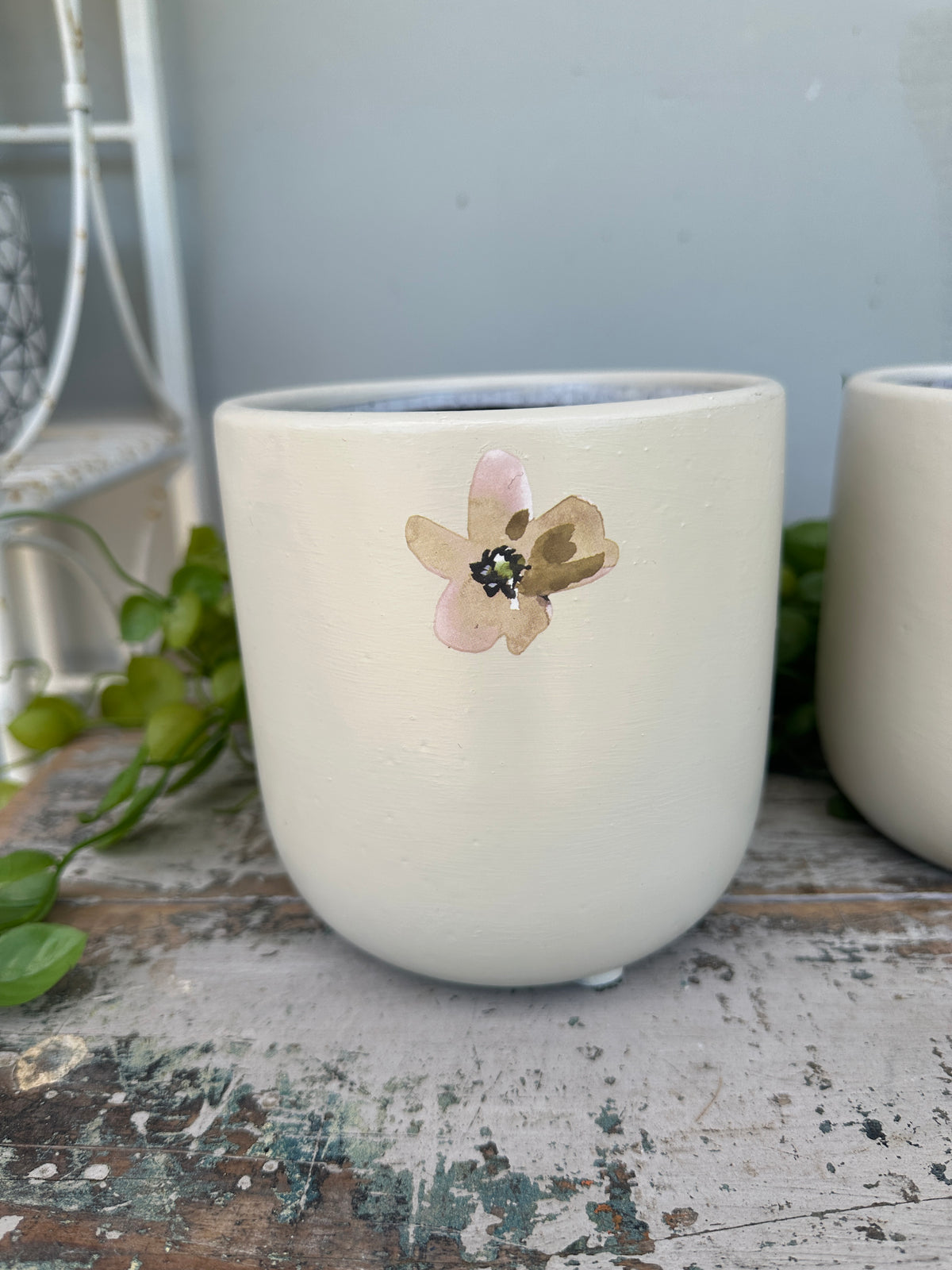 Hand painted Ceramic Pot linen w white neutral flower