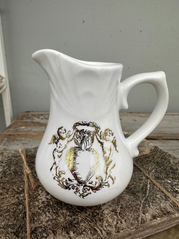 Ceramic mini jug with gold heart cherubs