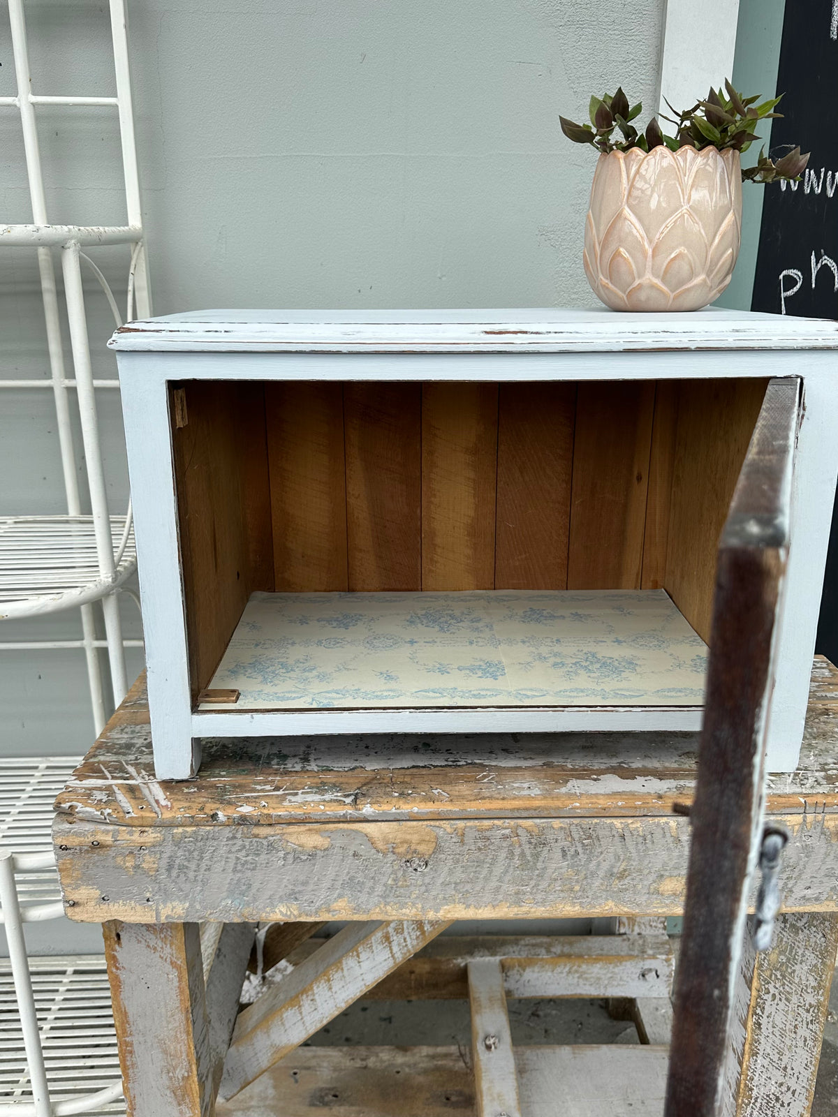 Shabby Chic storage box with door in Rivers Peak