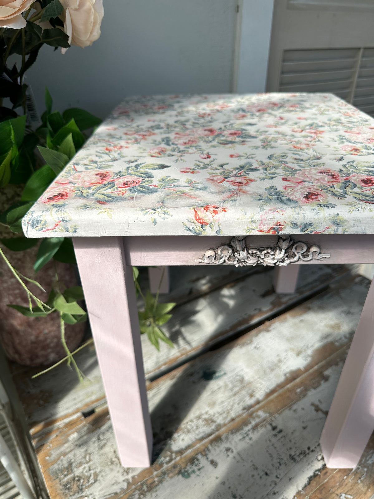 Delicate Rose side table