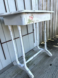 Shabby romantic floral table