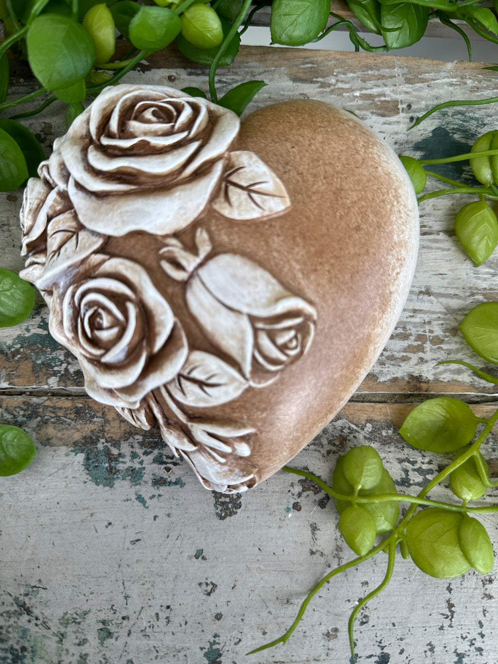 Wall heart Raised Roses neutral