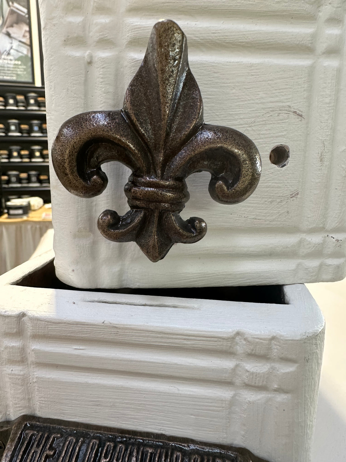 Fleur de Lis Cast Metal Pulls