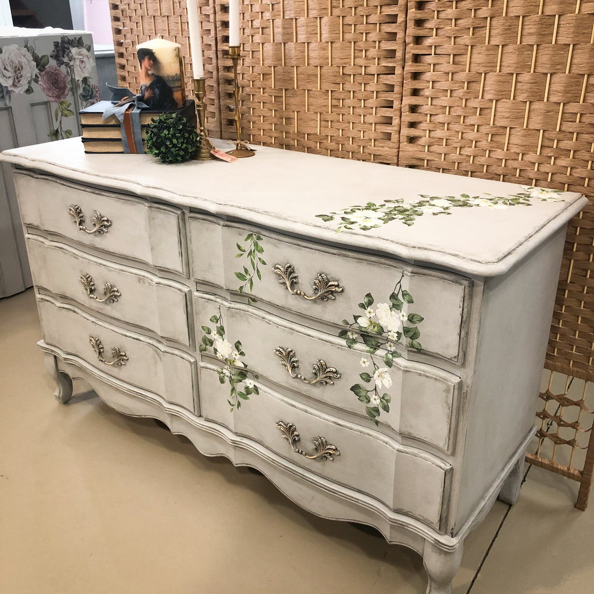 Beautiful Rivers Peak Trellis Drawers